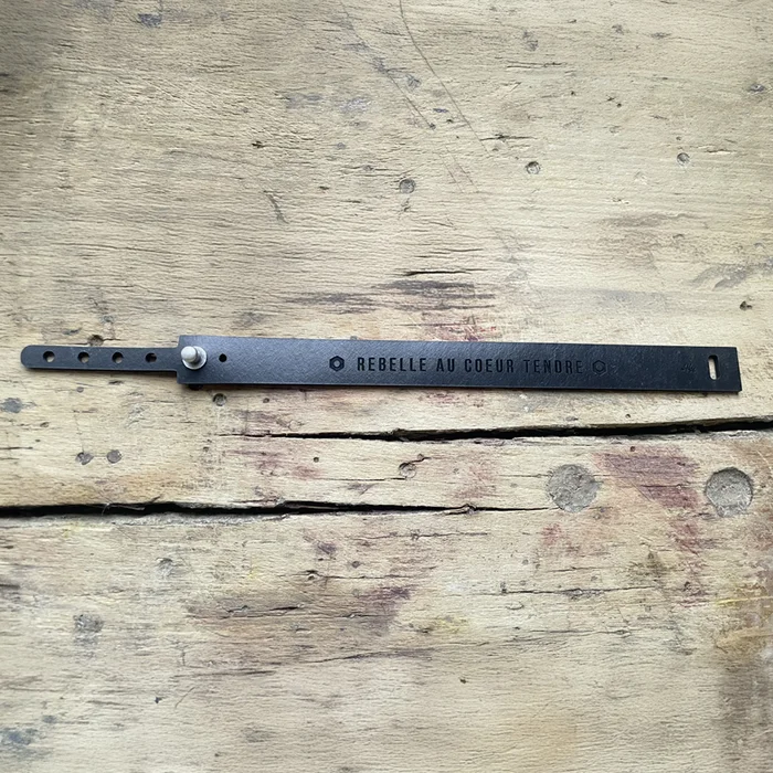 Bracelet REBELLE AU COEUR TENDRE en chambre de tracteur à air reclyclée